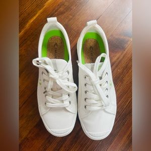 Cariuma shoes women’s 9